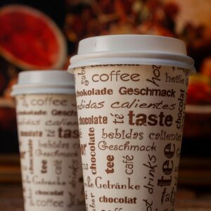 Sæt dit præg på serveringen: Derfor bør du vælge papkrus med eget logo