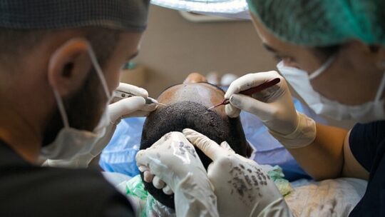 Hvordan hårtransplantationer for mænd kan ændre dit liv og udseende for evigt