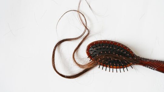 Myter og sandheder: Hvad virker faktisk mod begyndende hårtab?