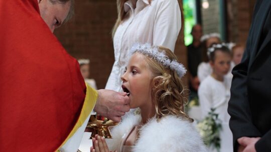 De nyeste trends inden for konfirmationstøj 2024