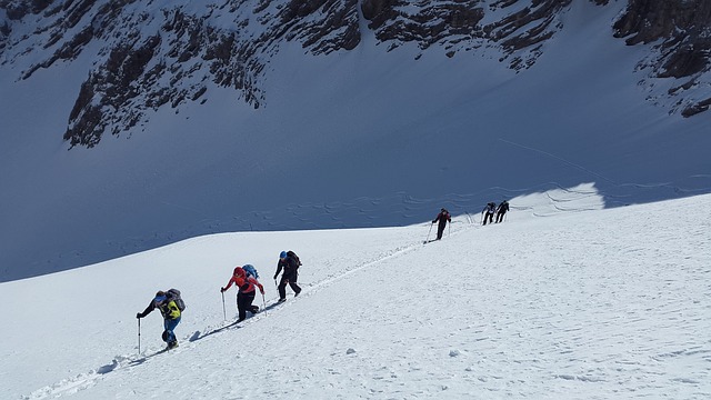 Fra piste til off-piste: Oplev adrenalinsuset ved skiløb udenfor alpinbakkerne